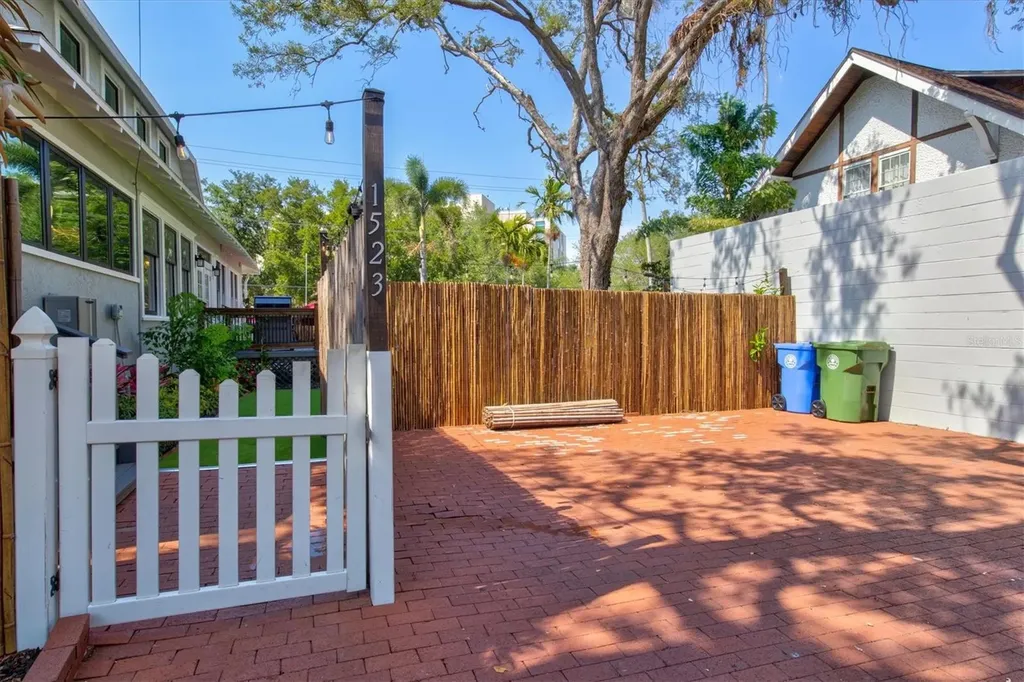 1523 1st Avenue W Bradenton FL 34205