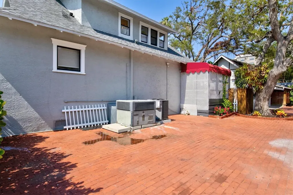1523 1st Avenue W Bradenton FL 34205