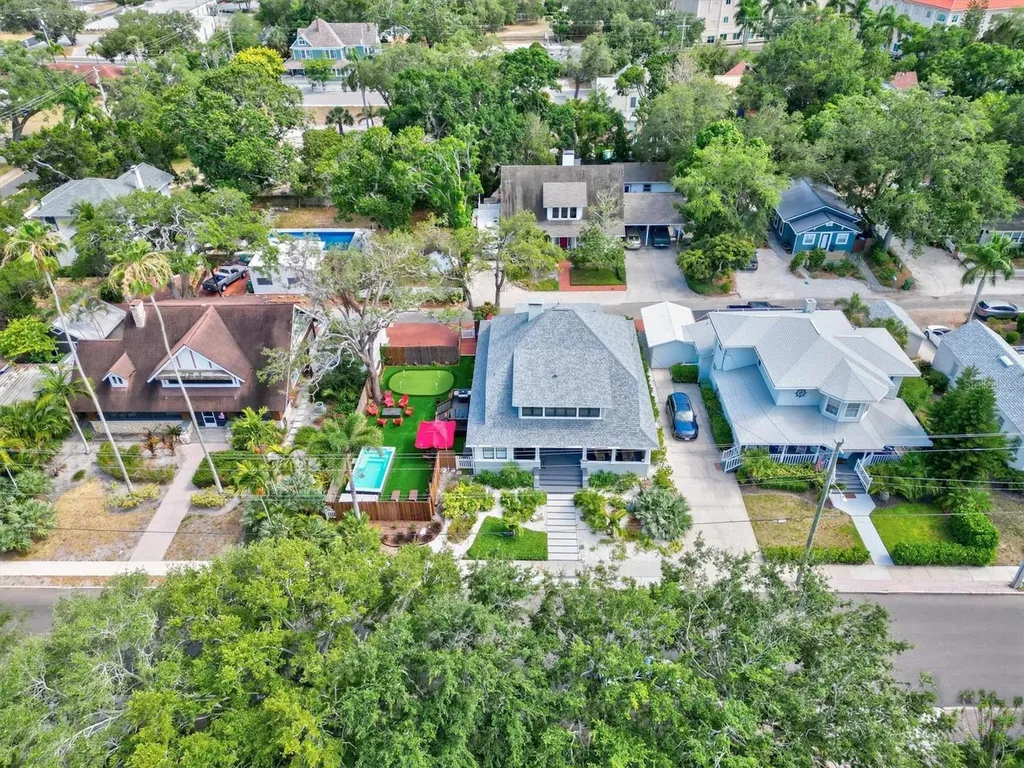 1523 1st Avenue W Bradenton FL 34205
