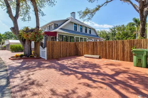 1523 1st Avenue W Bradenton FL 34205