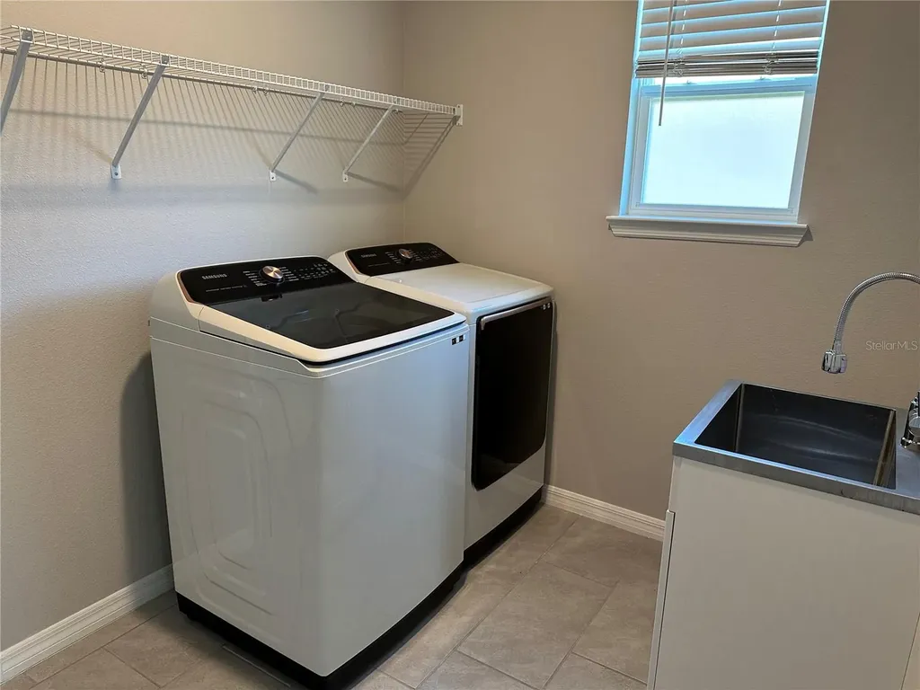 17637 Cantarina Cove Bradenton FL 34211