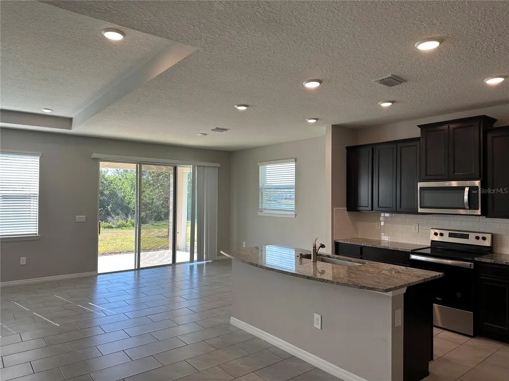17637 Cantarina Cove Bradenton FL 34211