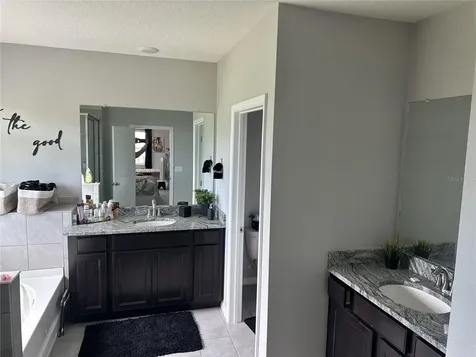 17637 Cantarina Cove Bradenton FL 34211
