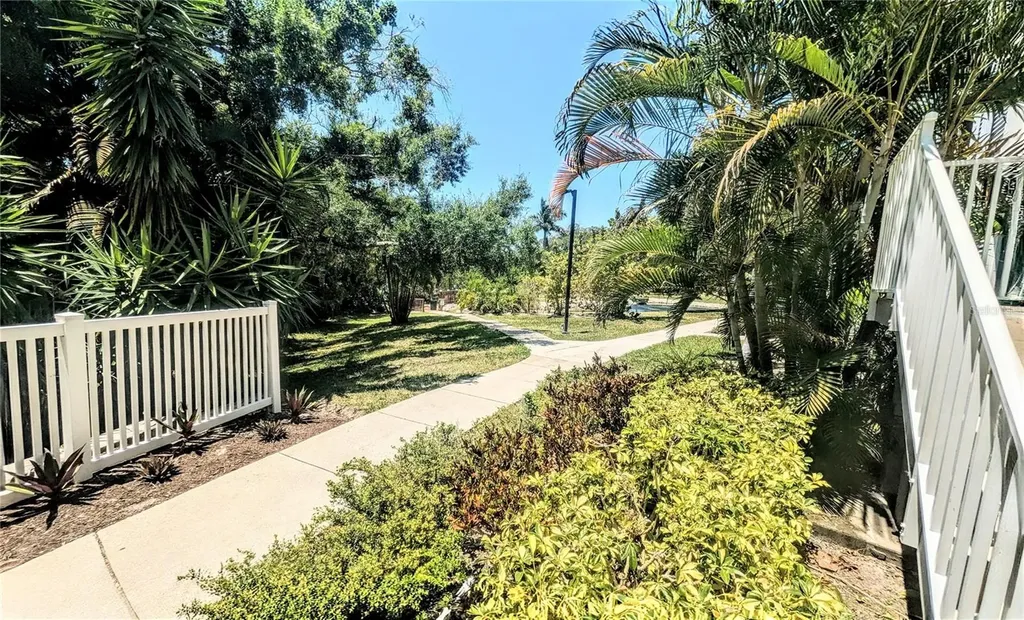 850 S Tamiami Trail Sarasota FL 34236