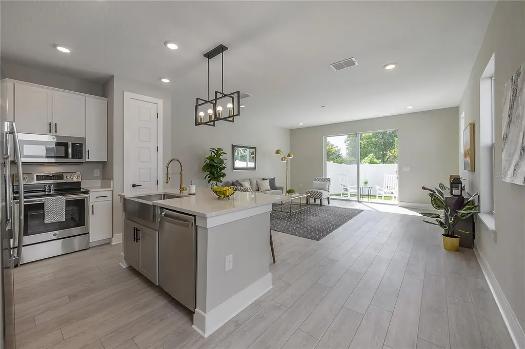 4402 W Gray Street Tampa FL 33609
