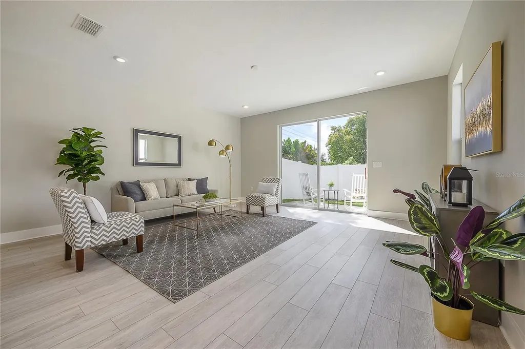 4402 W Gray Street Tampa FL 33609