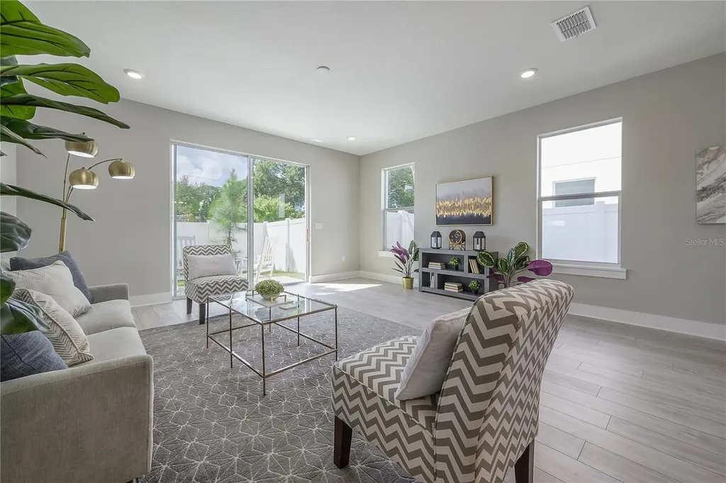 4402 W Gray Street Tampa FL 33609