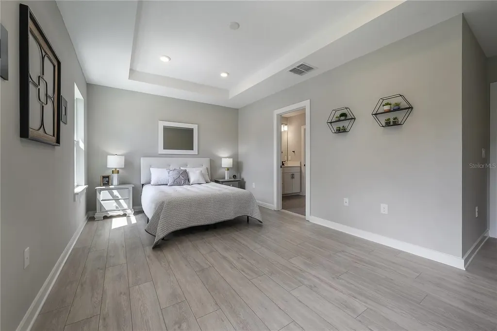 4402 W Gray Street Tampa FL 33609