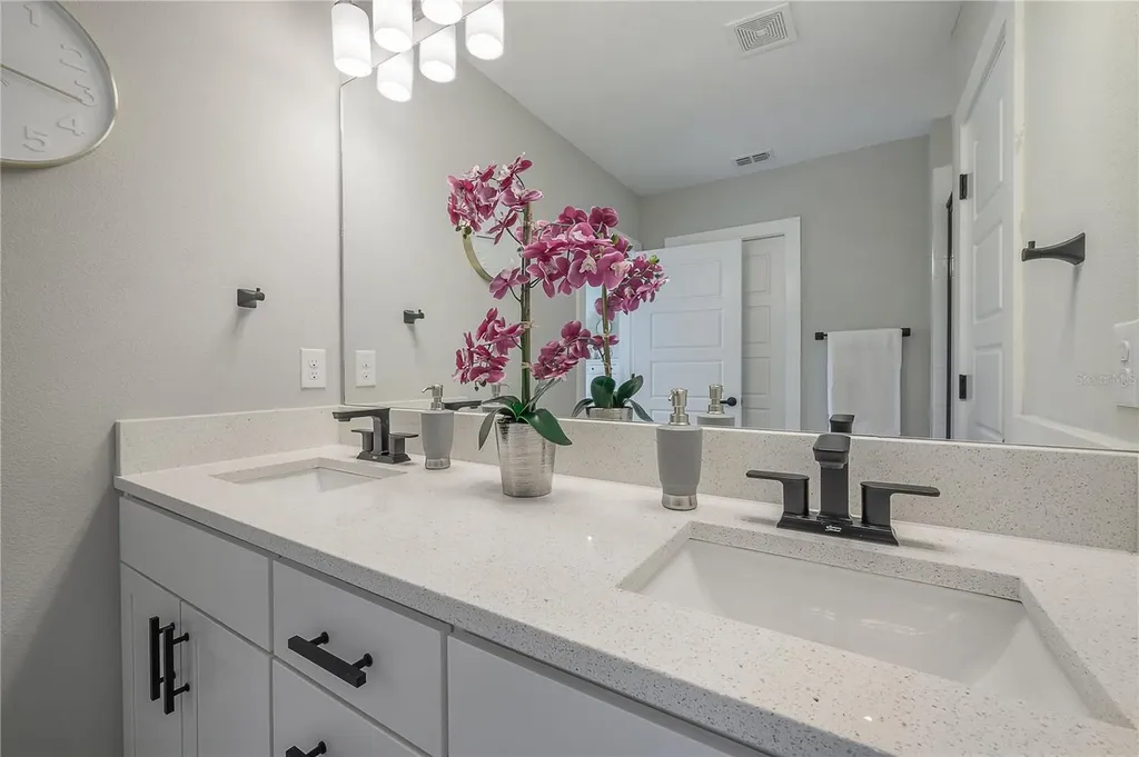 4402 W Gray Street Tampa FL 33609