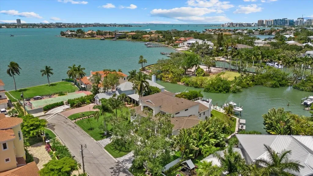 1525 Mallard Lane Sarasota FL 34239