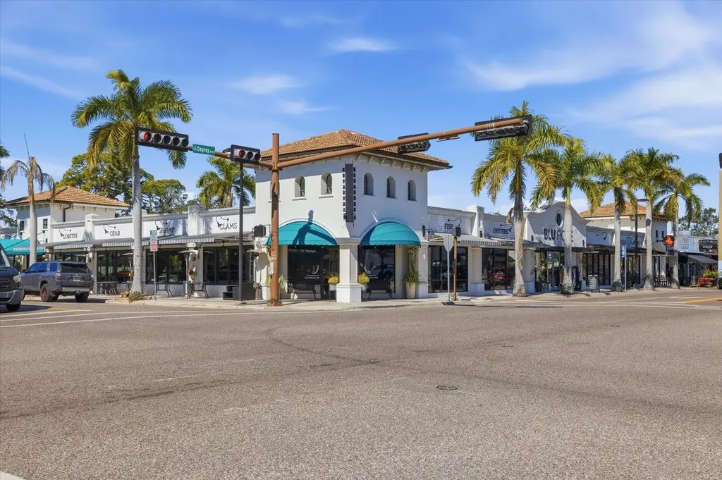 1525 Mallard Lane Sarasota FL 34239