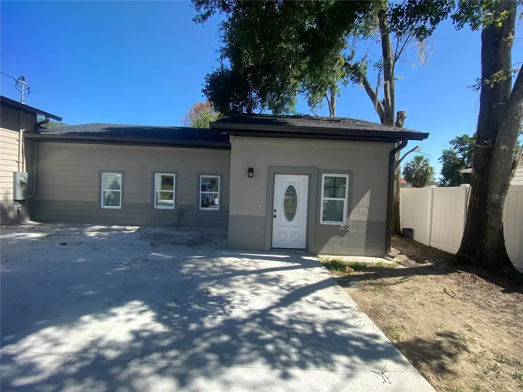 207 Avenue E SE Winter Haven FL 33880