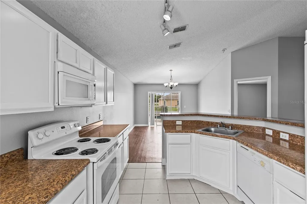 3216 Fairhaven Avenue Kissimmee FL 34746