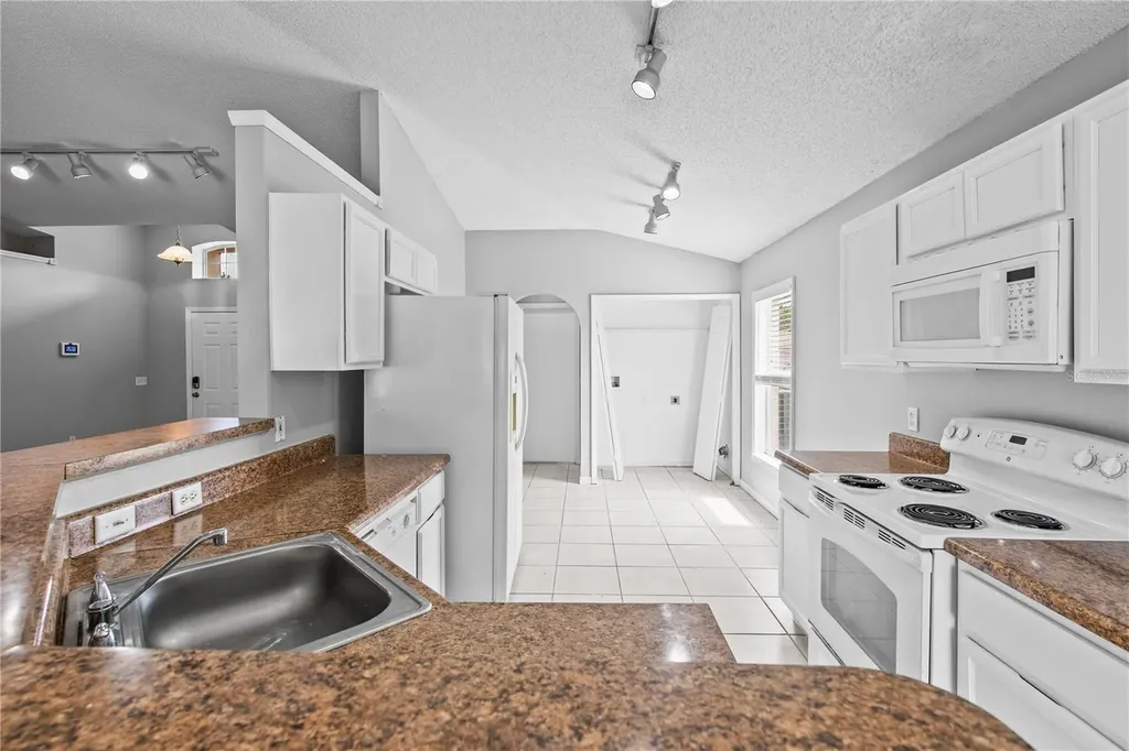 3216 Fairhaven Avenue Kissimmee FL 34746