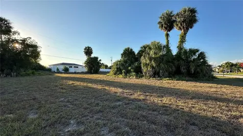 2748 NE 6th Place Cape Coral FL 33909