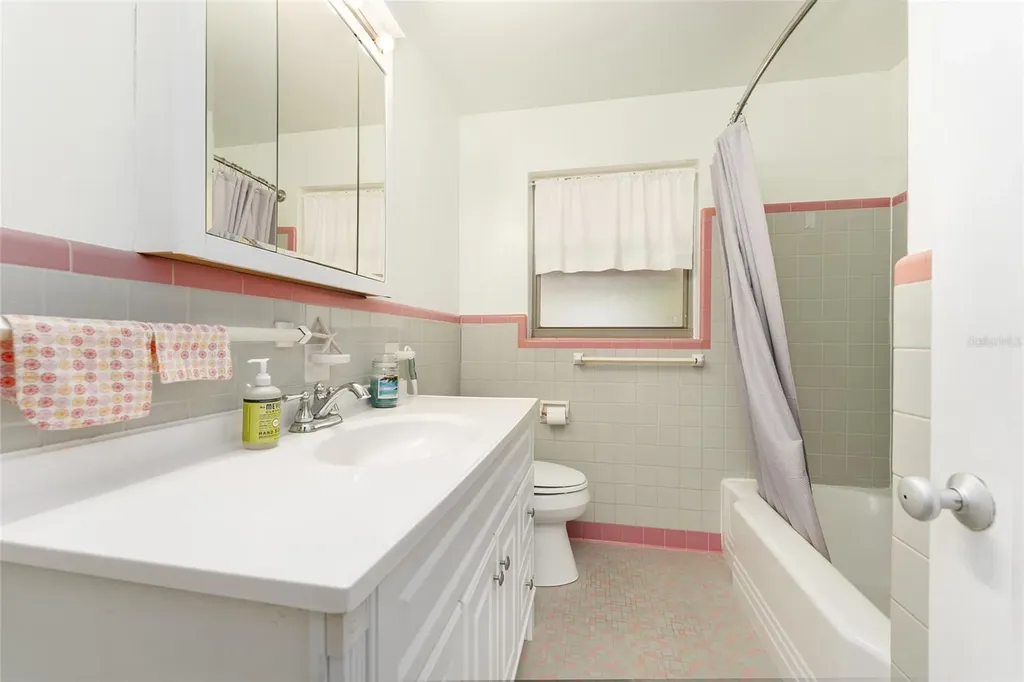 2214 NE 7th Terrace Gainesville FL 32609