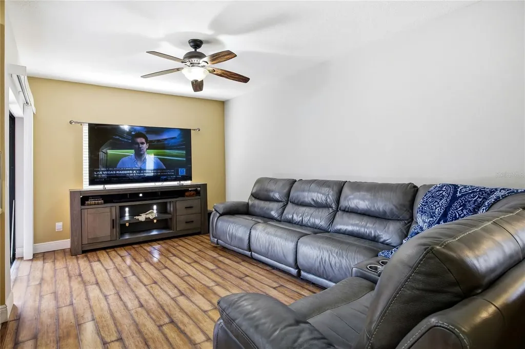 1033 Blackwater Drive Wesley Chapel FL 33543