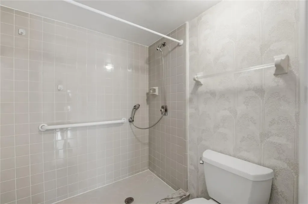 7 Escondido Circle Altamonte Springs FL 32701