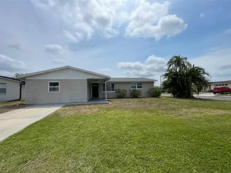 2702 Druid Place Holiday FL 34691