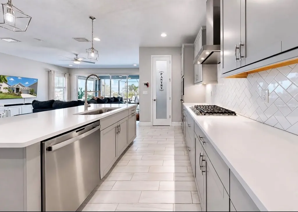 6364 Roadstead Court Apollo Beach FL 33572