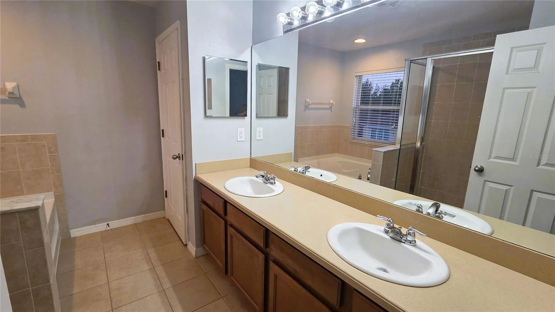 10279 Newminster Loop Ruskin FL 33573