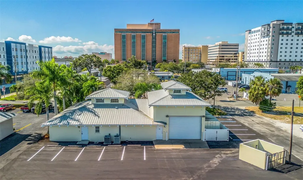 525 8th Street W Bradenton FL 34205
