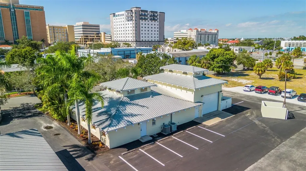 525 8th Street W Bradenton FL 34205