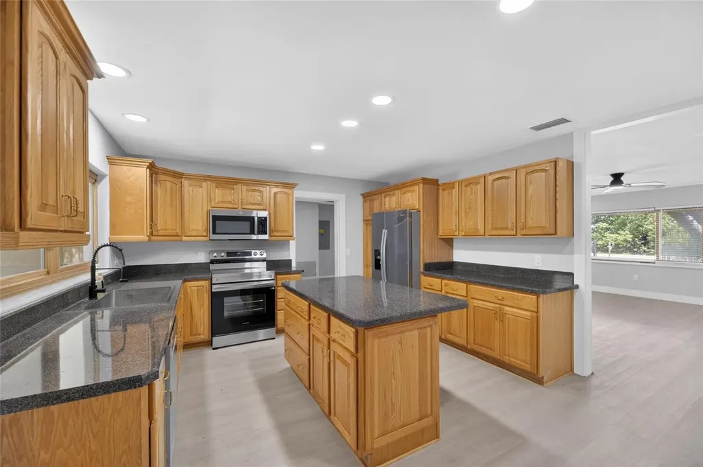 204 7th Avenue NW Ruskin FL 33570