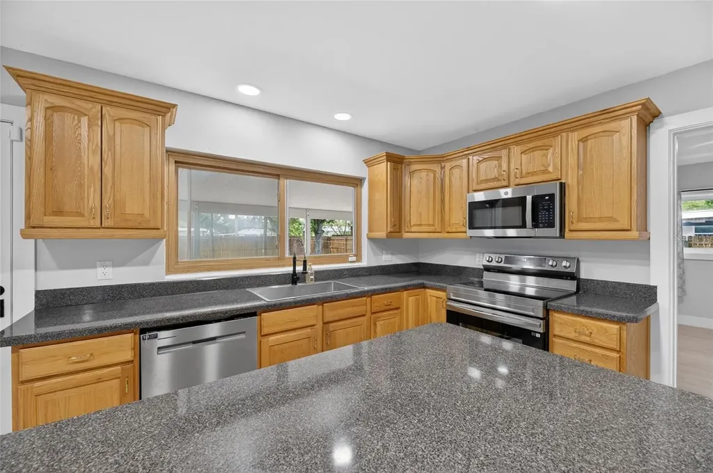 204 7th Avenue NW Ruskin FL 33570