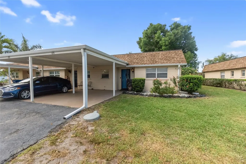 676 Park Circle Bradenton FL 34207