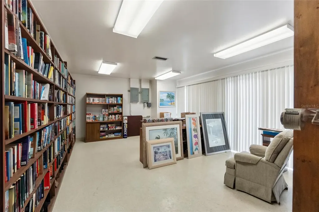 676 Park Circle Bradenton FL 34207