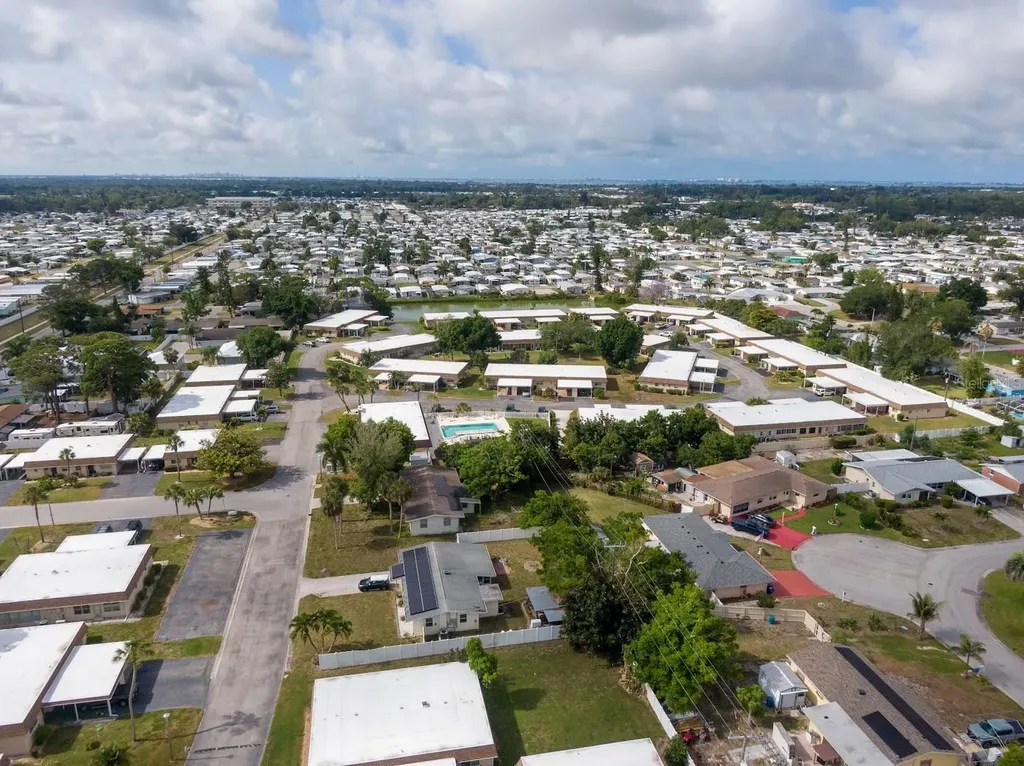 676 Park Circle Bradenton FL 34207