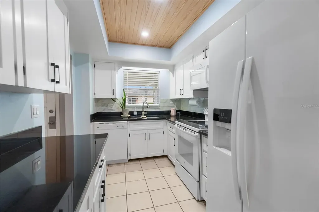 676 Park Circle Bradenton FL 34207
