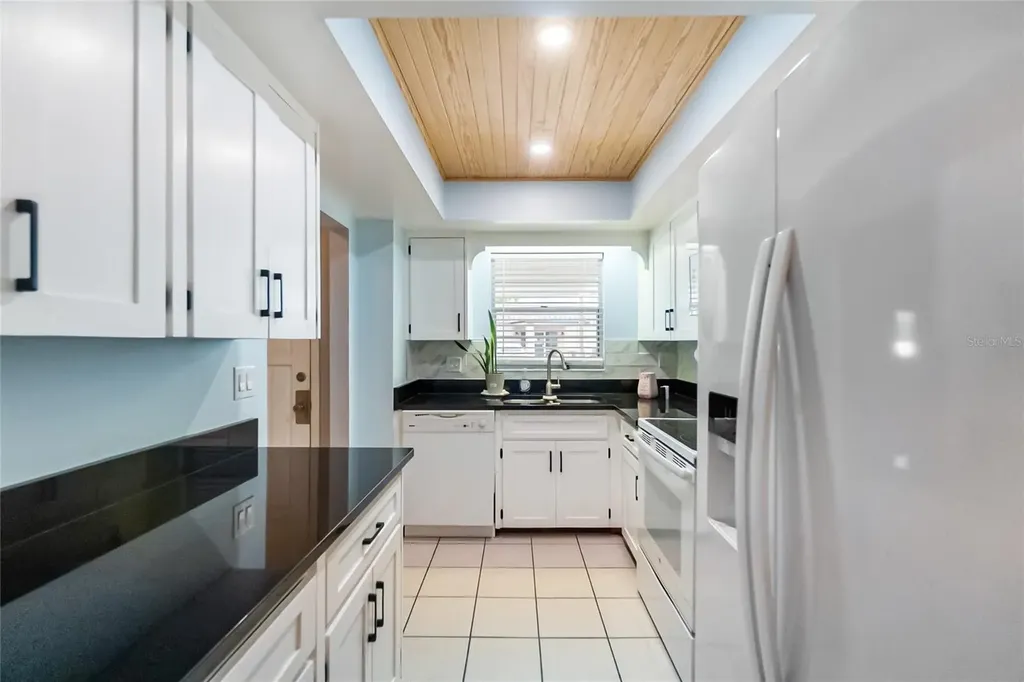 676 Park Circle Bradenton FL 34207