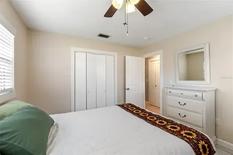 676 Park Circle Bradenton FL 34207
