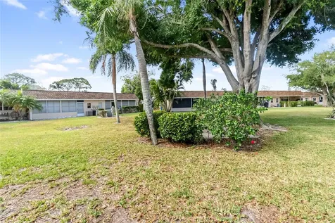 676 Park Circle Bradenton FL 34207