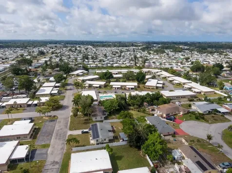 676 Park Circle Bradenton FL 34207