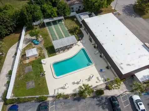676 Park Circle Bradenton FL 34207