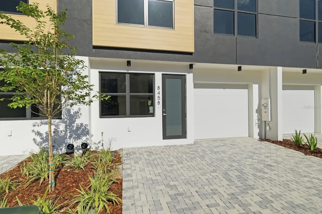 8458 Modano Place Tampa FL 33614