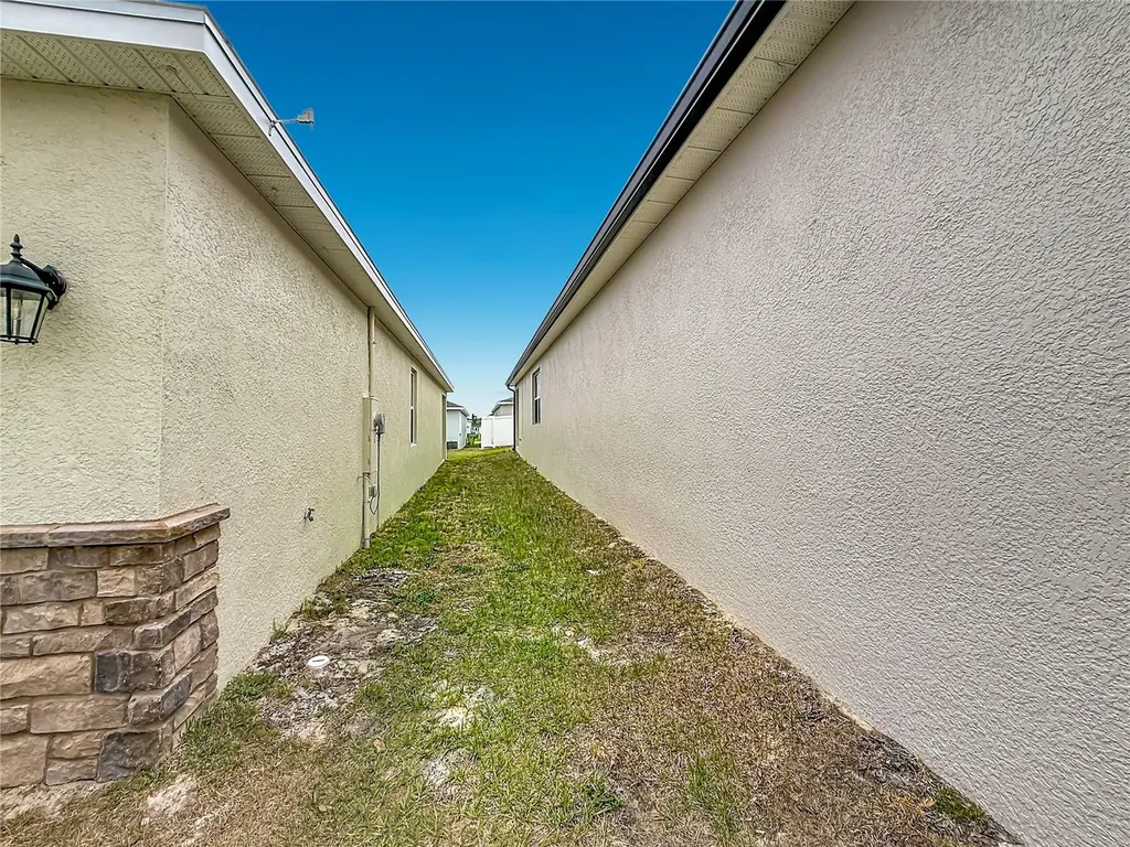 418 Quayside Avenue Mascotte FL 34753