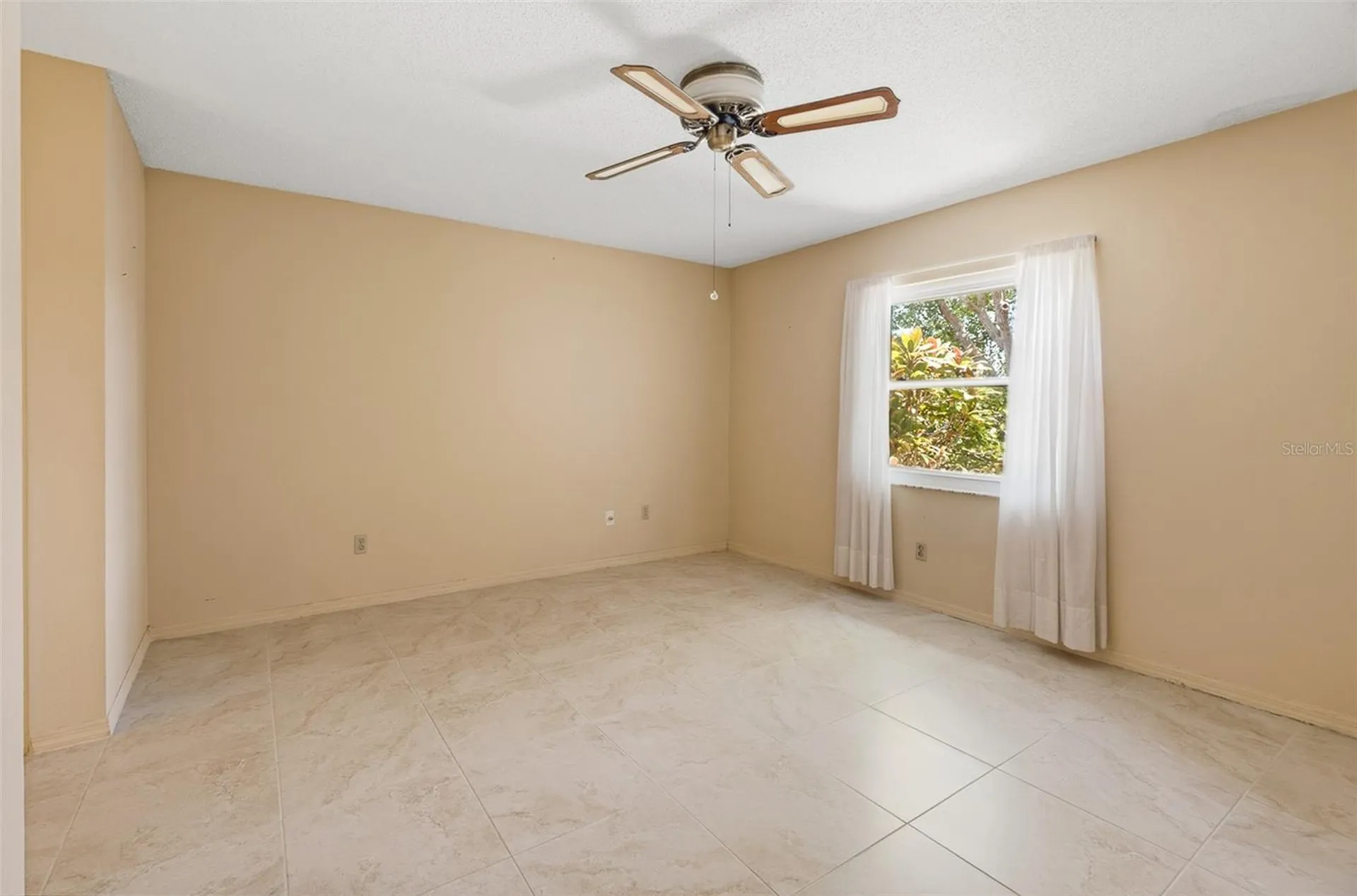 1027 Bluewater Drive Sun City Center FL 33573