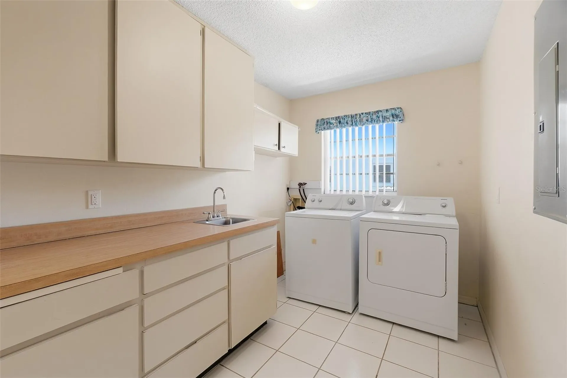 1027 Bluewater Drive Sun City Center FL 33573