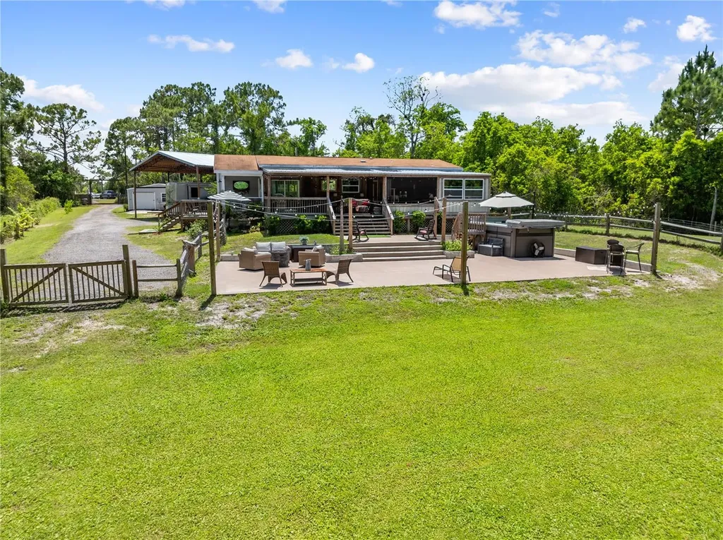 5585 Palm Avenue Okeechobee FL 34972