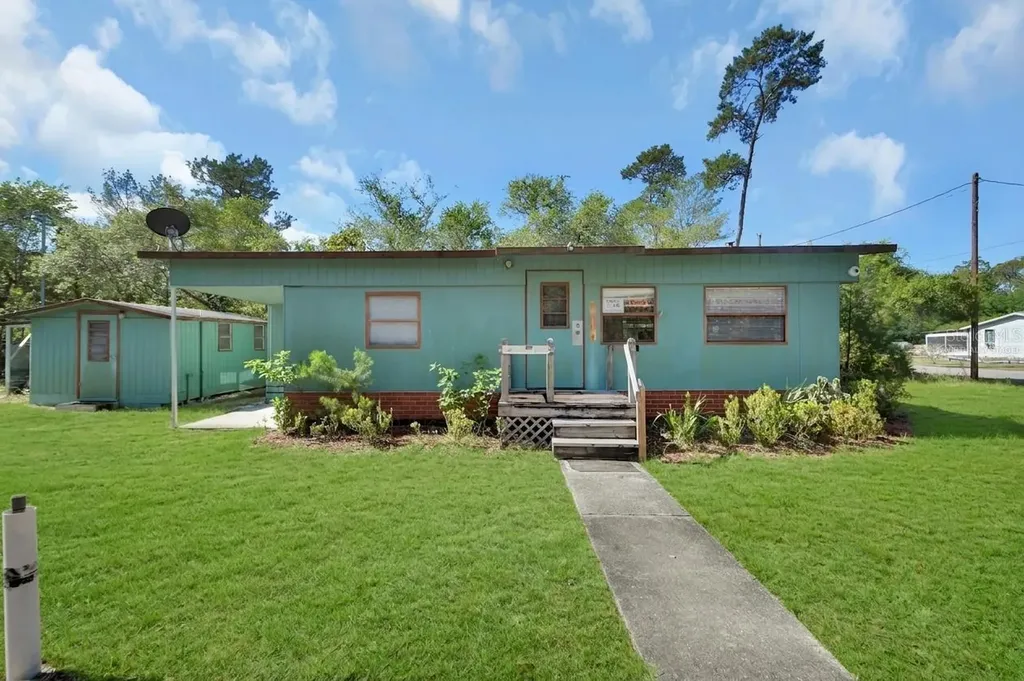 45742 Ohio Street Paisley FL 32767