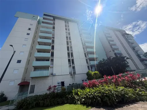 Cond. Intersuites 3000 Baldorioty Carolina PR 00979