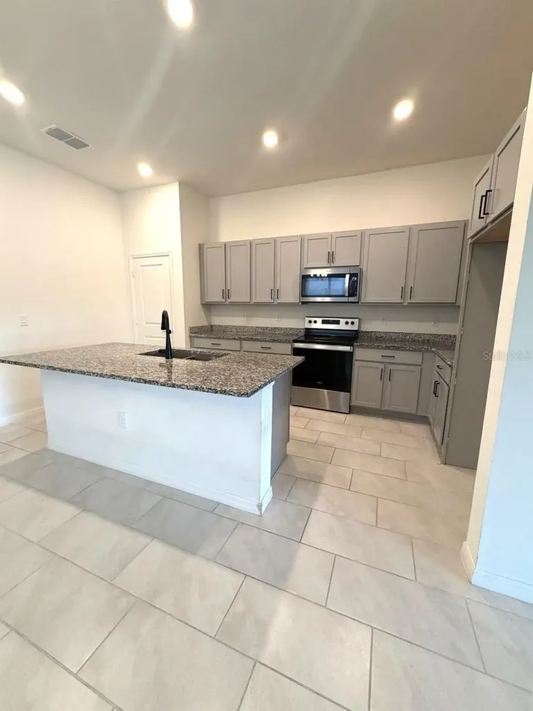 925 Overpool Avenue Davenport FL 33896