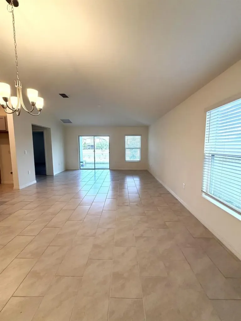 925 Overpool Avenue Davenport FL 33896