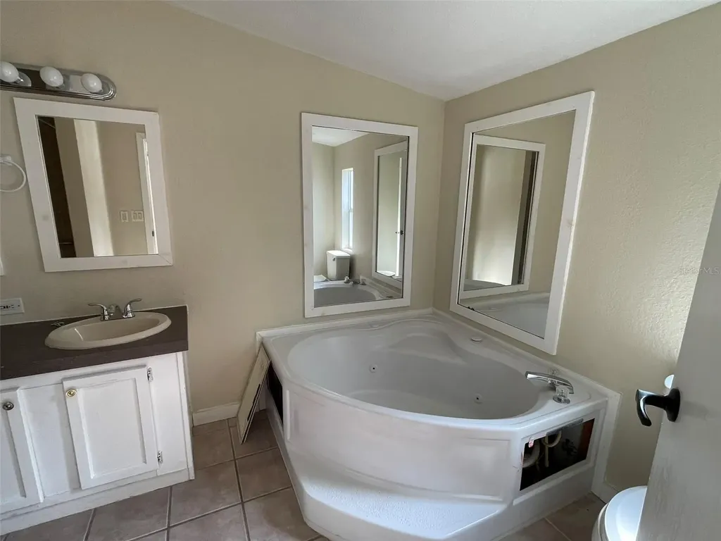 13716 NE County Road 1471 Waldo FL 32694