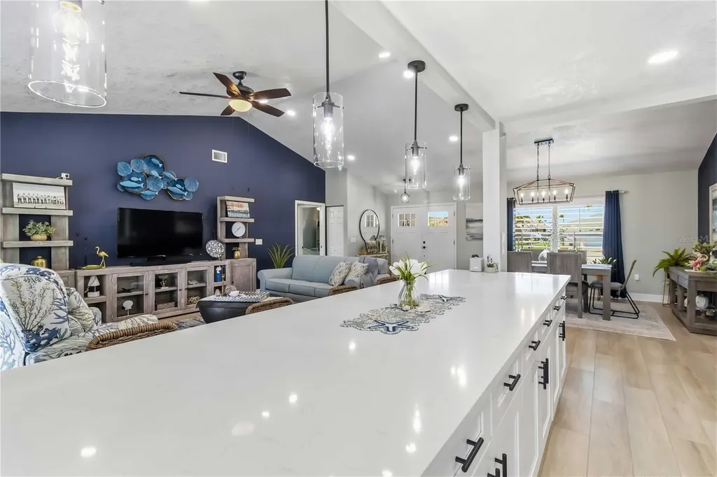 8712 53rd Avenue W Bradenton FL 34210