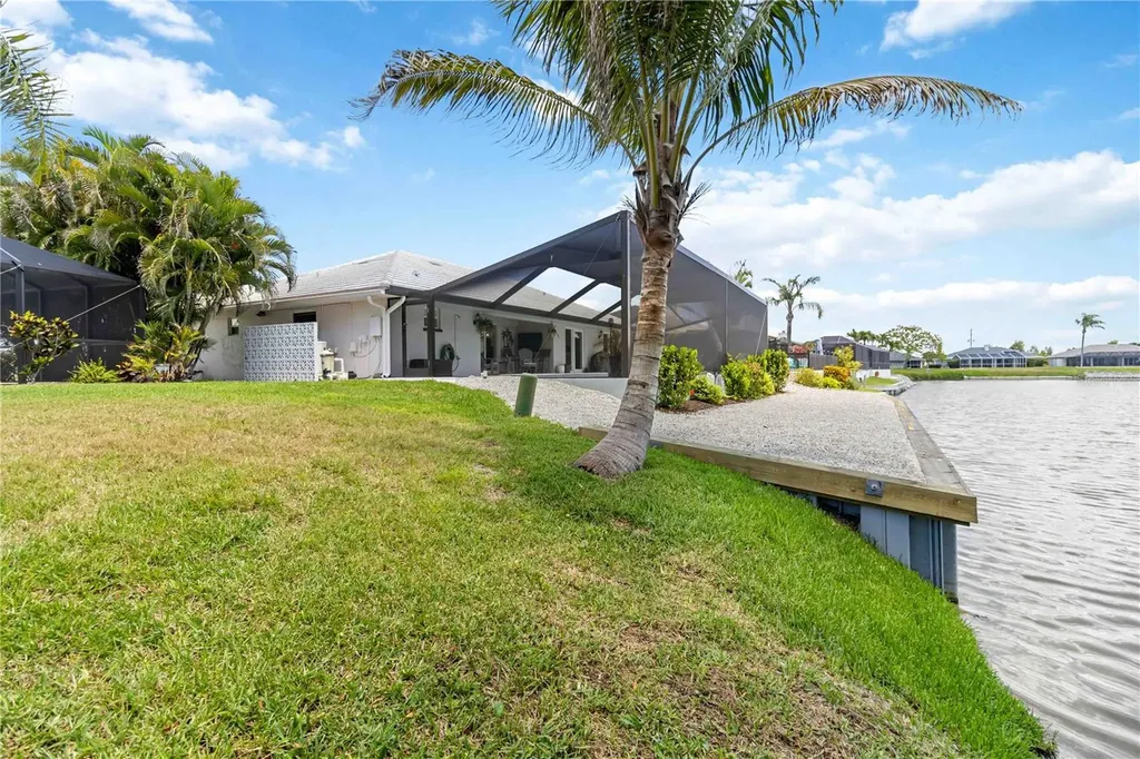 8712 53rd Avenue W Bradenton FL 34210
